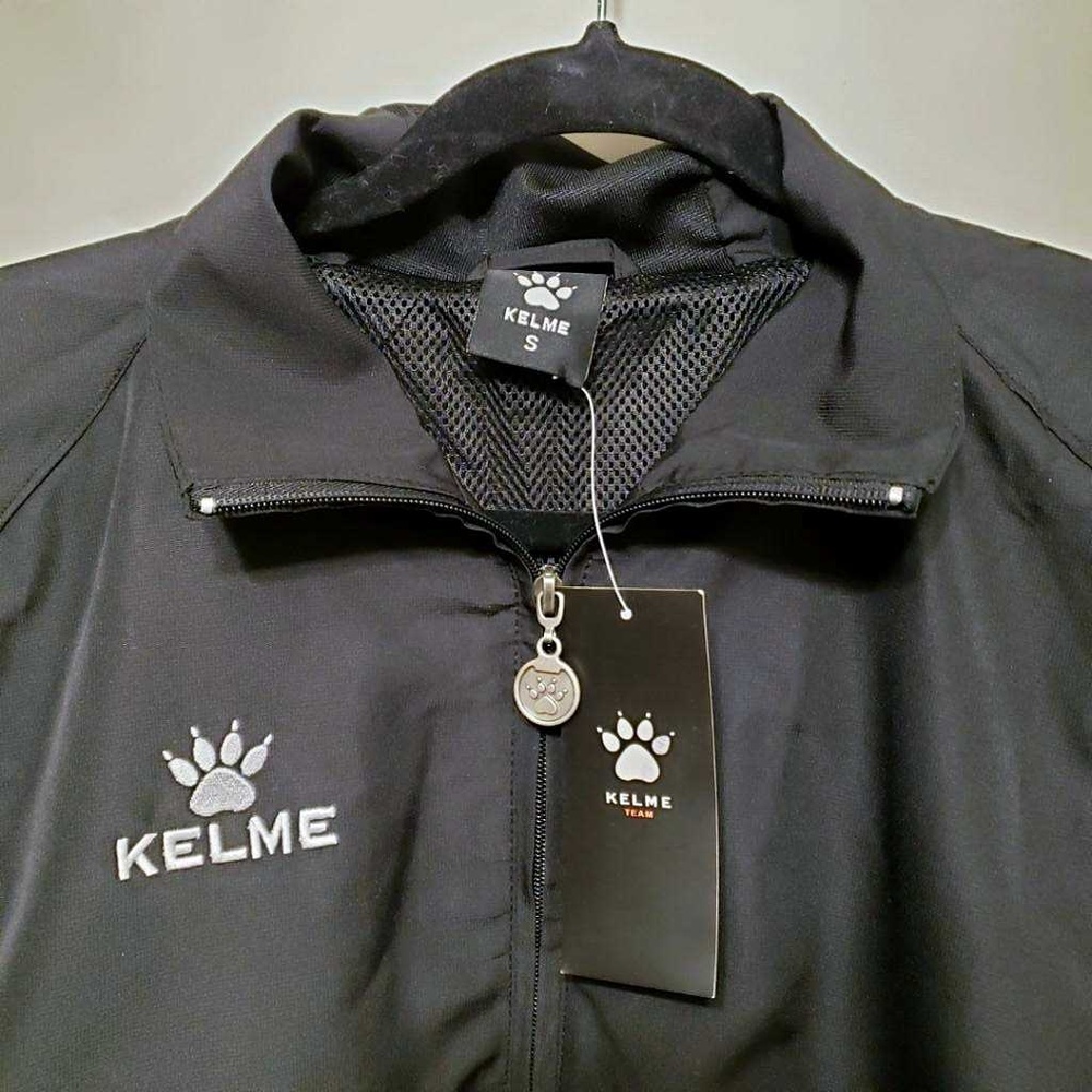 Kelme Black Lightweight Men's Jacket - Picture 2 of 3